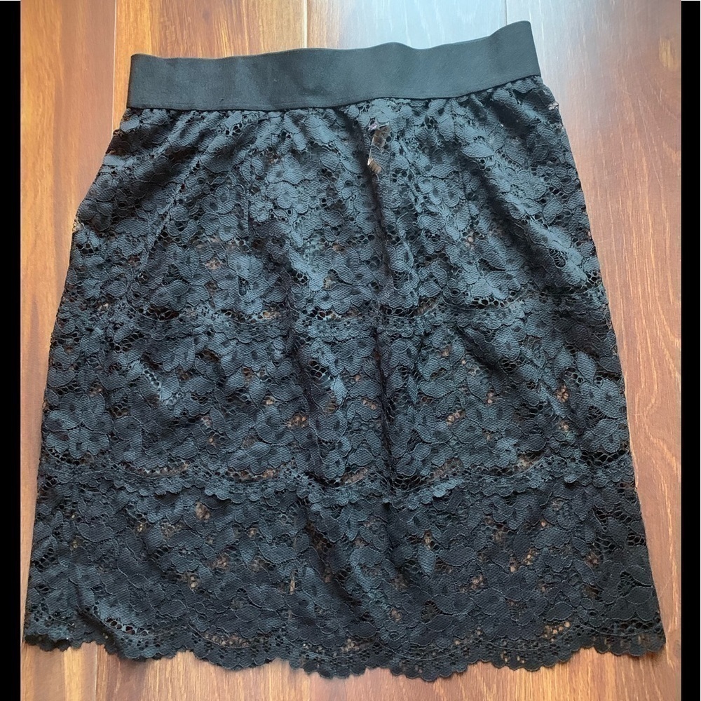 🌿SALE🌿VICTORIA’S SECRET Black Lace Mini Skirt size Small